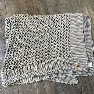 Ugg Gray Knit Throw Blanket